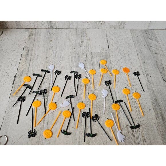 Vintage plastic cupcake cake Halloween pic pumpkin ghost bat spider set of 45 - Picture 1 of 6